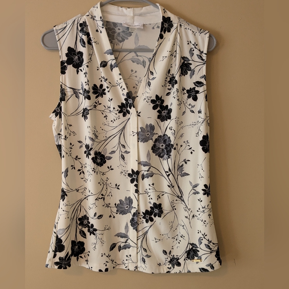Calvin Klein WBlack Floral V-Neck Blouse